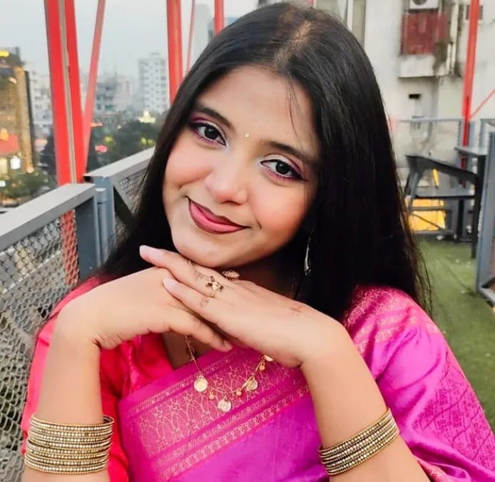 ভিজে গামছায় ঢাকা কাকিমাকে